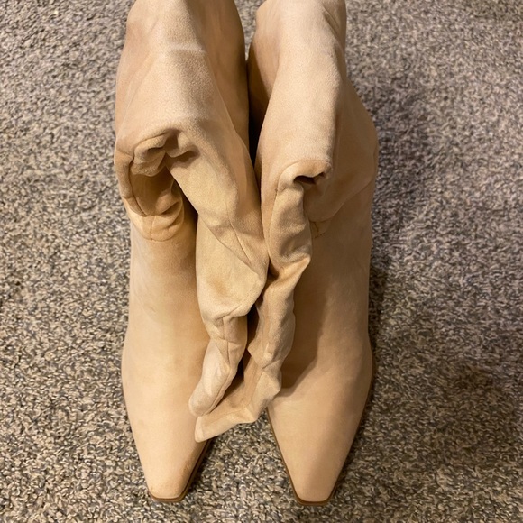 Women’s size 8 knee high chunky heel side zipper boots nude pink color - Picture 2 of 2